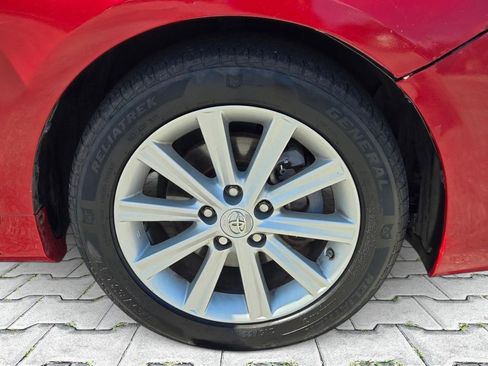 Used 2012 Toyota Camry XLE w/ Convenience Pkg FWD image 3