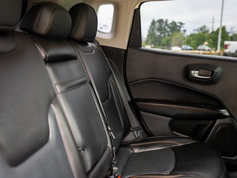 Used 2019 Jeep Compass Limited AWD/4WD image 9