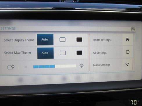 Used 2019 Jaguar F-PACE Premium image 18