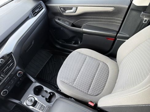 Used 2021 Ford Escape SE image 11