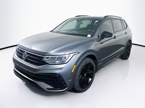 Used 2023 Volkswagen Tiguan SE R-Line image 3