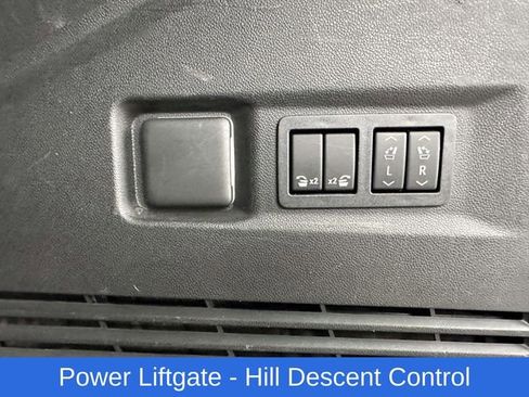 Used 2021 Chevrolet Tahoe Z71 w/ Z71 Signature Package image 20