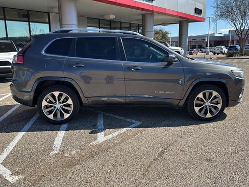 Used 2019 Jeep Cherokee Overland w/ Technology Group image 2