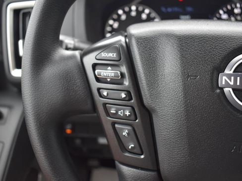 Used 2025 Nissan Frontier SV image 31