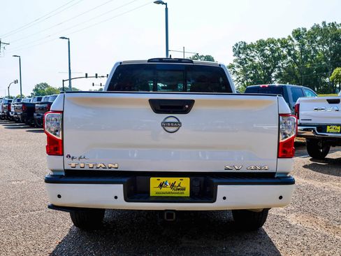 Used 2024 Nissan Titan SV w/ SV Convenience Package AWD/4WD image 4