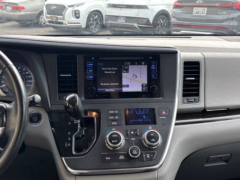 Used 2017 Toyota Sienna XLE w/ XLE Navigation Package AWD/4WD image 29