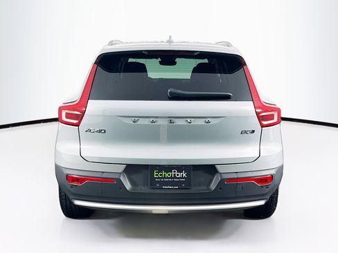 Used 2025 Volvo XC40 B5 Plus image 7