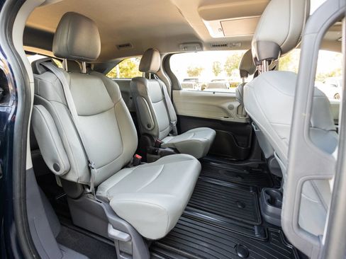 Used 2021 Toyota Sienna XLE w/ XLE Plus Package AWD/4WD image 31