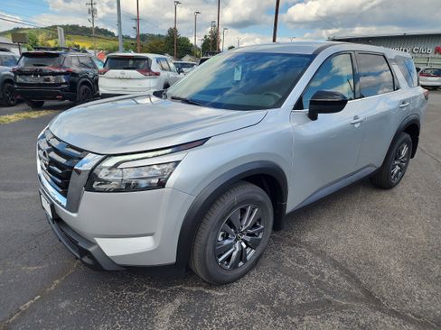 New 2025 Nissan Pathfinder S image 4