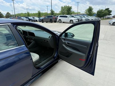 Used 2022 Hyundai Sonata Limited w/ Preferred Accessory Package FWD image 23