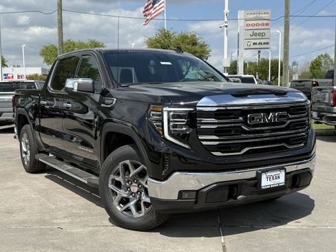 New 2026 GMC Sierra 1500 SLT image 2