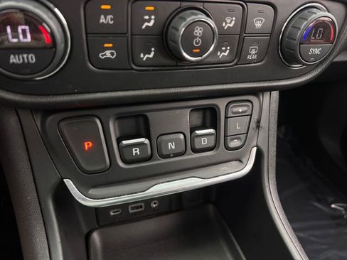 Used 2021 GMC Terrain SLT w/ Elevation Edition image 26