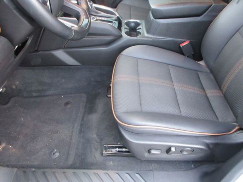 Used 2024 GMC Canyon AT4 w/ Technology Package image 24