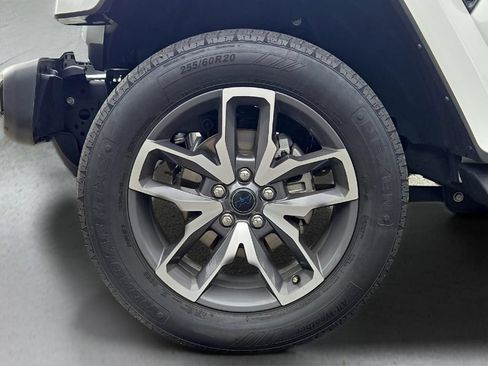 Used 2024 Jeep Wrangler Unlimited w/ Convenience Group AWD/4WD image 25
