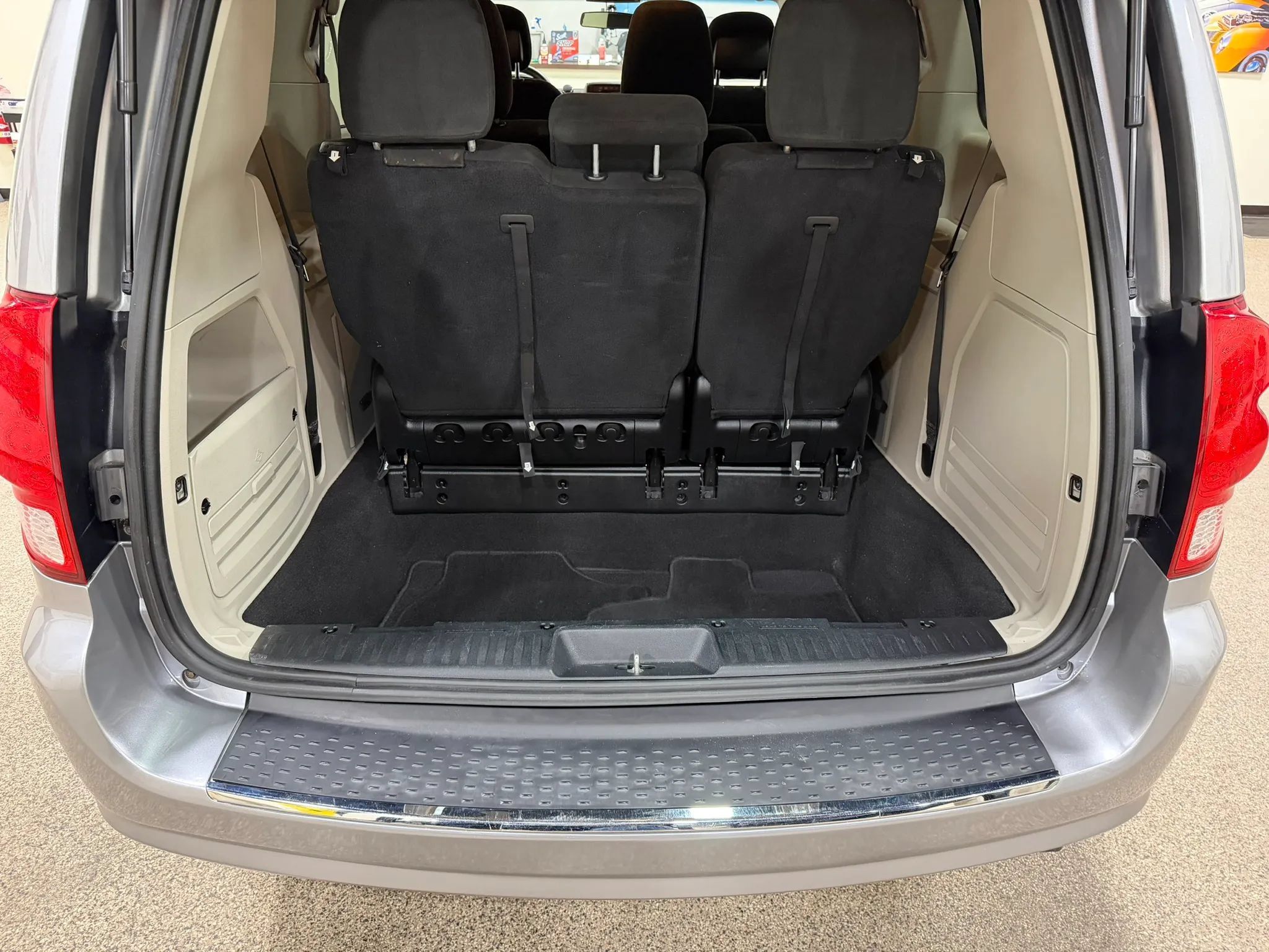 Used 2017 Dodge Grand Caravan SE FWD image 21