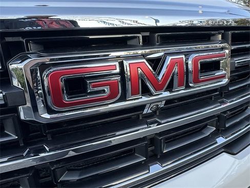 Used 2025 GMC Acadia Elevation image 31