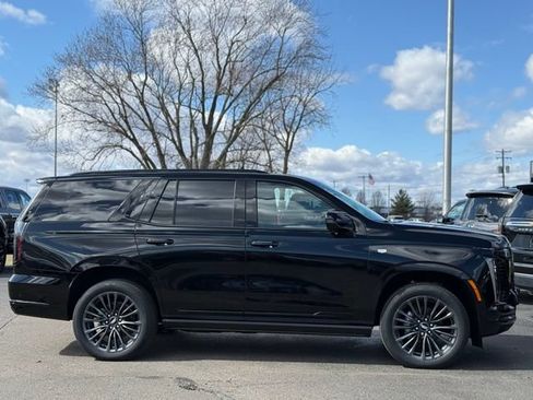 Used 2026 Cadillac Escalade Platinum Sport w/ LPO, Floor Liner Package AWD/4WD image 48
