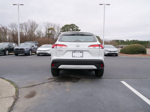 Used 2022 Toyota Corolla Cross L image 5