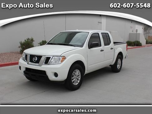 Used 2014 Nissan Frontier SV image 1