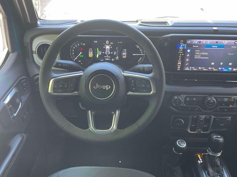 Used 2024 Jeep Wrangler Unlimited Sahara w/ Technology Group AWD/4WD image 14