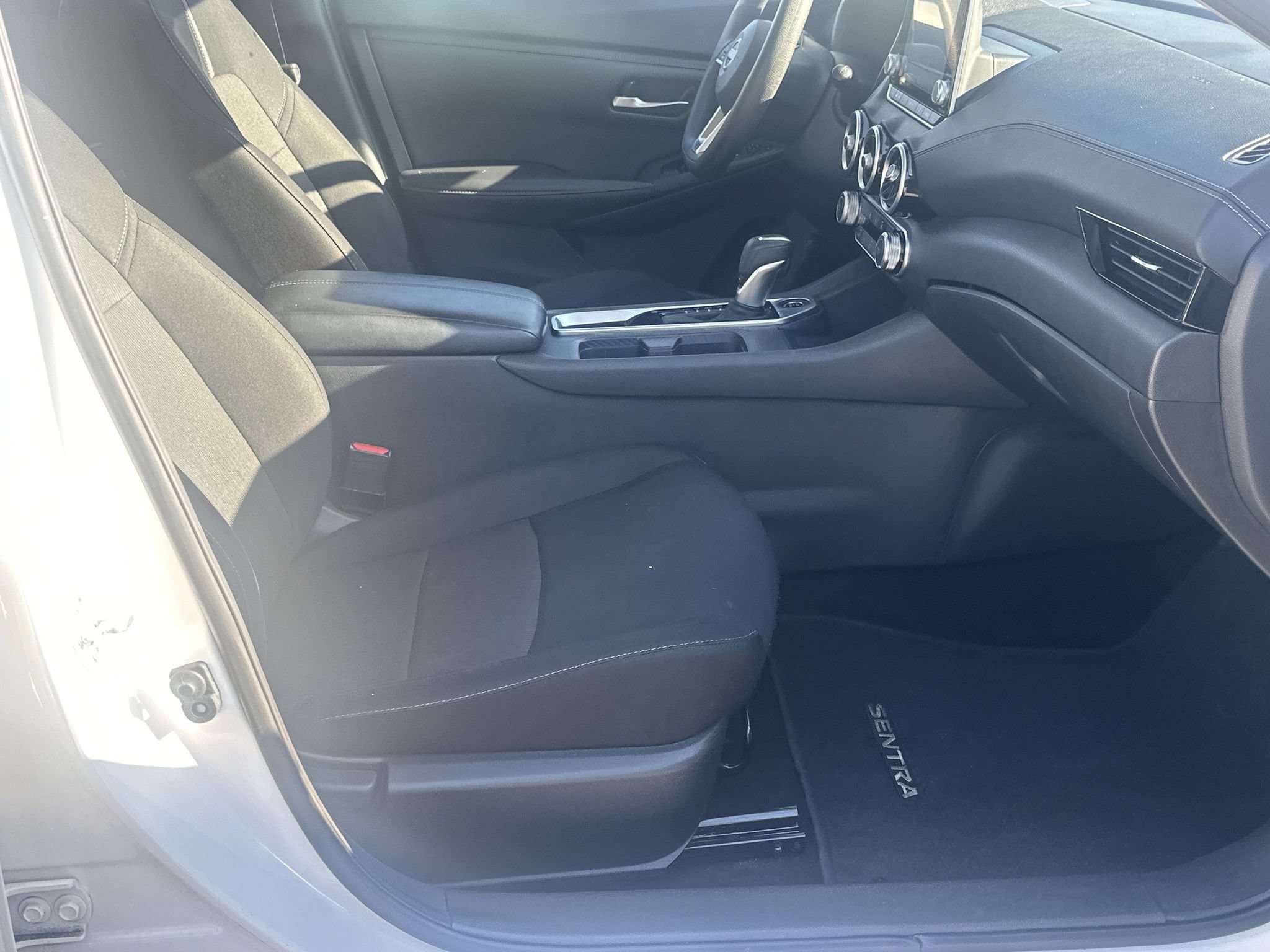 Used 2024 Nissan Sentra SV FWD image 13
