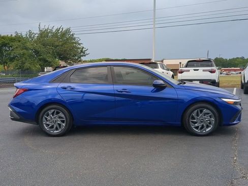 Used 2024 Hyundai Elantra SEL FWD image 3