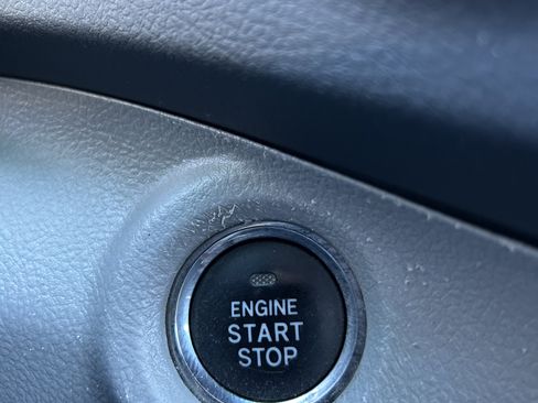 Used 2013 Toyota Highlander Limited image 37