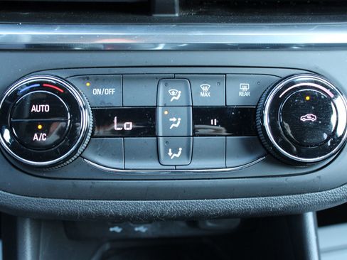 Used 2024 Buick Envista Preferred FWD image 33