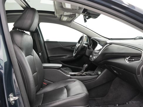 Used 2019 Chevrolet Malibu Premier w/ Sun and Wheel Package FWD image 11