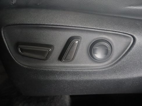 Used 2022 Toyota Highlander XLE AWD/4WD image 14