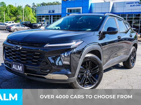 Used 2025 Chevrolet Trax ACTIV w/ Sunroof Package FWD image 2
