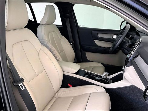 Used 2023 Volvo XC40 B5 Plus w/ Protection Package Premier image 11