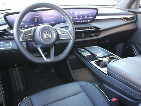 Used 2025 Buick Enclave Sport Touring image 4