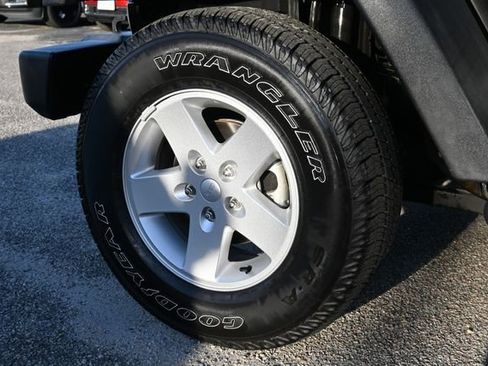 Used 2018 Jeep Wrangler Unlimited Sport S image 25