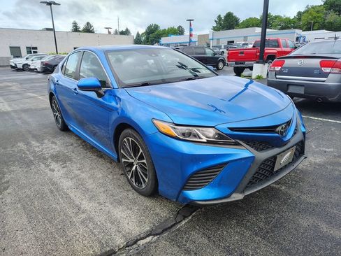 Used 2019 Toyota Camry SE FWD image 3