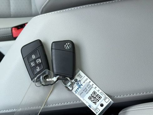 Certified 2024 Volkswagen Jetta SE w/ Panoramic Sunroof Package FWD image 27