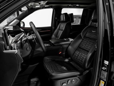 Used 2023 Cadillac Escalade ESV V image 28