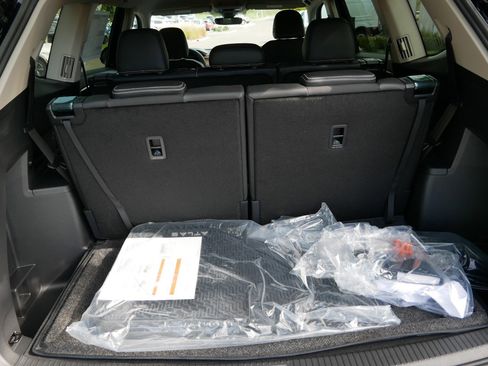 New 2026 Volkswagen Atlas SE image 6