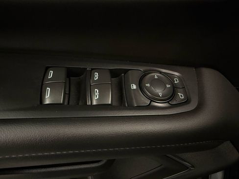 Used 2025 Chevrolet Suburban Z71 image 10