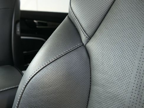 Used 2024 Kia Telluride EX w/ EX Captain's Chair Package FWD image 13