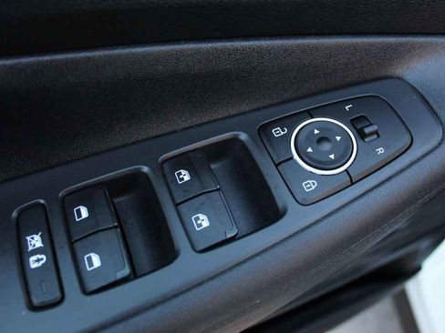 Used 2019 Hyundai Santa Fe SEL image 11