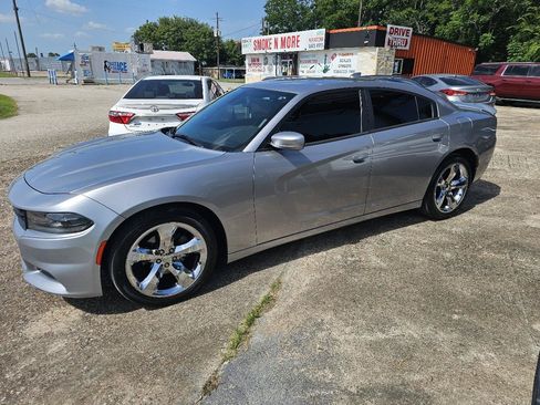 Used 2015 Dodge Charger SE w/ Popular Equipment Group RWD image 10
