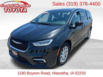 Used 2023 Chrysler Pacifica Touring-L