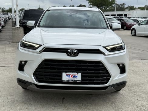 Used 2024 Toyota Grand Highlander AWD image 10
