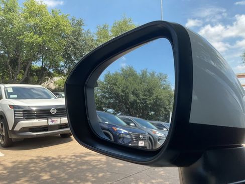 New 2026 Nissan Rogue Platinum AWD/4WD image 16