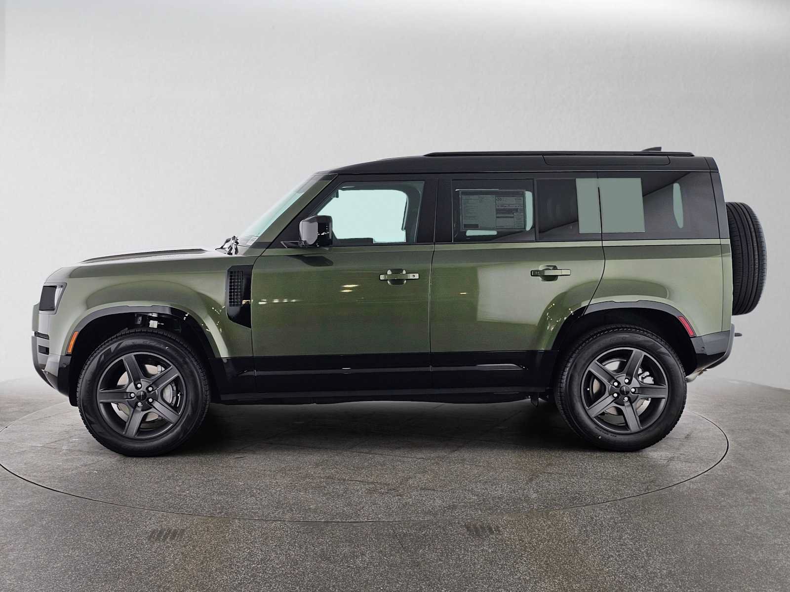 New 2026 Land Rover Defender 110 X-Dynamic SE AWD/4WD image 2