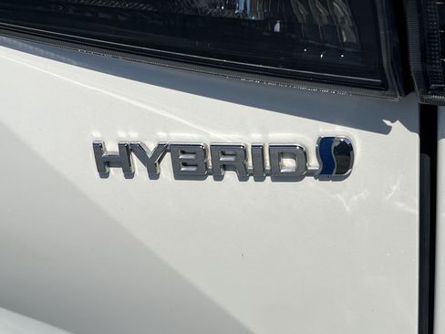 Used 2021 Toyota Highlander XLE AWD/4WD image 10