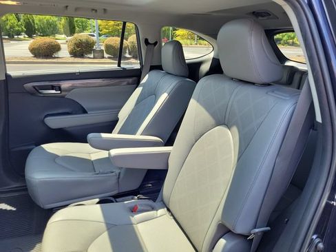Used 2023 Toyota Highlander Platinum AWD/4WD image 9