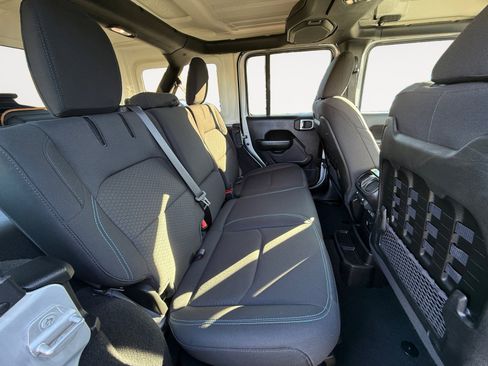 Used 2023 Jeep Wrangler Unlimited Rubicon 4xe image 18