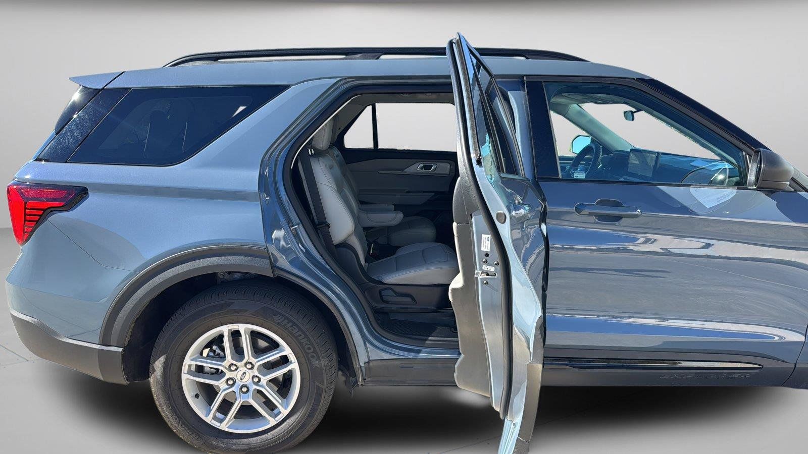 Used 2026 Ford Explorer Active w/ Active Comfort Package RWD image 26